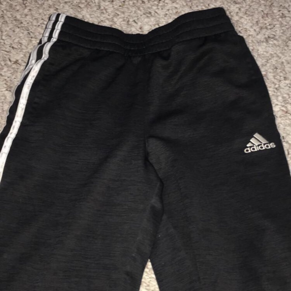 Adidas sweatpants🤍🖤